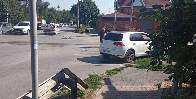 В Таганроге водитель иномарки сбил пожилого пешехода на регулируемом переходе