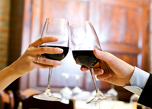 Ученые сообщили, что вино может продлить жизнь