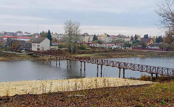 В Медвенке Курской области нашли бесхозный пешеходный мост