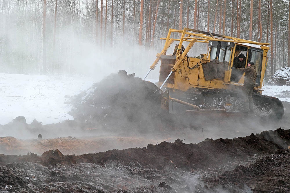 Под снегом — огонь: Как в разных регионах России справляются с лесными пожарами