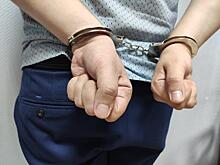 Пьяный краснокаменец хотел погреться в чужой машине, но совершил кражу