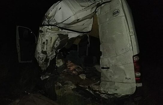 В Челябинской области пьяный водитель МАЗа снес фургон, двое погибли