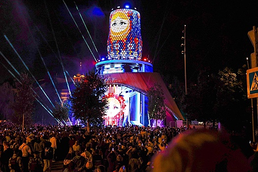 В Москве открыли цифровую матрешку высотой с многоэтажку