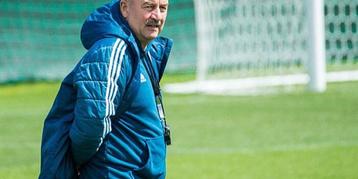 Черчесов заявил, что к нему за автографами обращались даже бабушки и дедушки