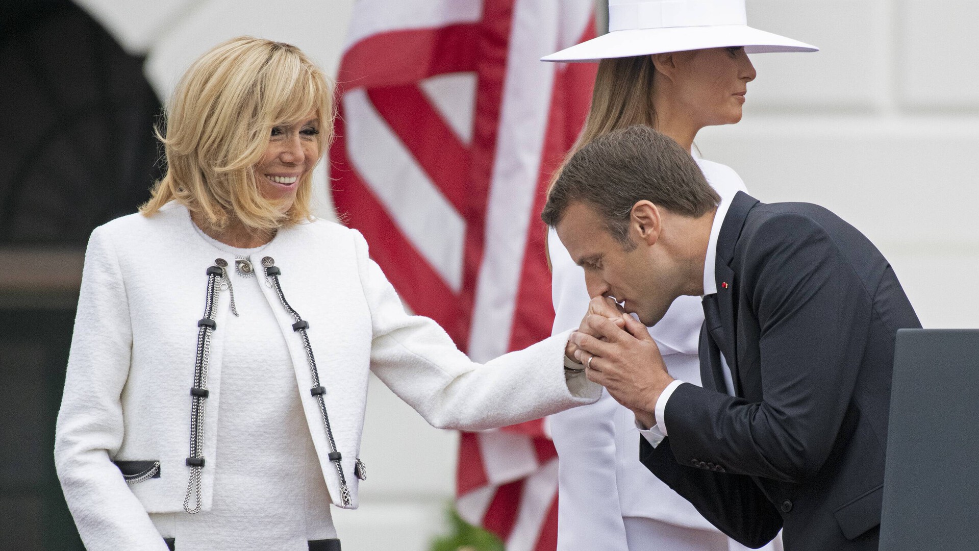 Активистка Оуэнс рассказала, какую сумму Макроны заплатили за ее убийство