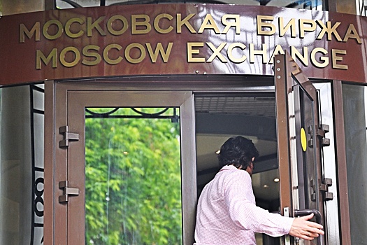 Эксперты спрогнозировали, куда двинется курс рубля после июньских "качелей"