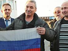 Год унижений героев Крыма: В бандеровском плену сохранили флаг Родины, а ей плевать