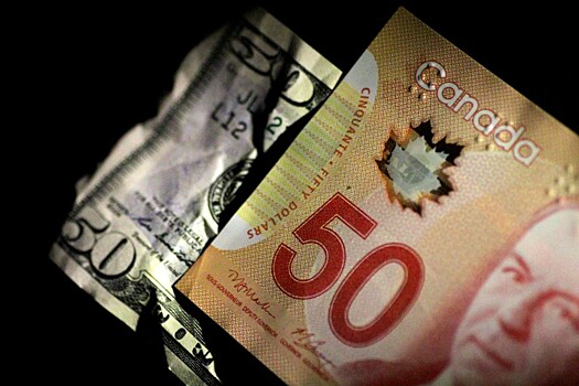 Канадский доллар подешевел против американского при низких объемах торгов