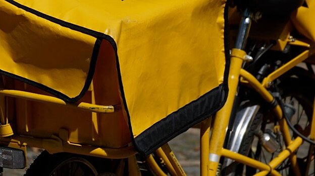 В России могут запретить езду велокурьеров по тротуарам уже этой весной