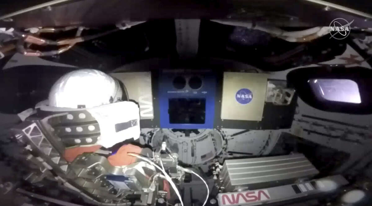 Капсула НАСА «Орион» вышла на дальнюю орбиту вокруг Луны
