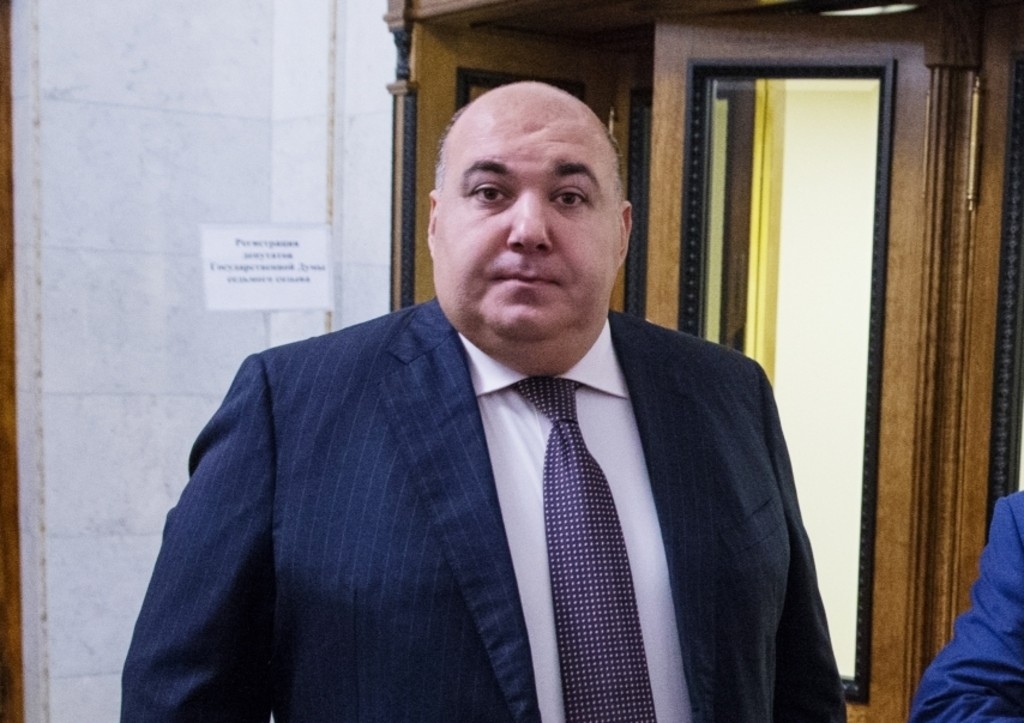 Госдума хочет уволить депутата за 200 дней прогулов