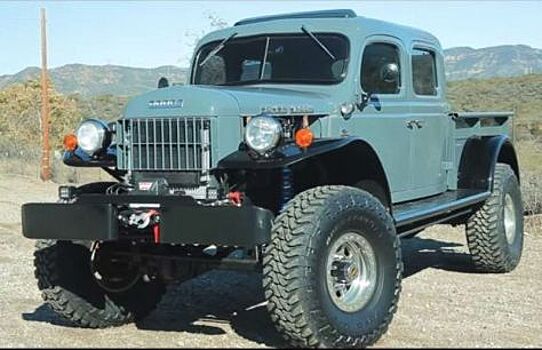 Тюнеры модернизировали грузовик Dodge Power Wagon 1949 года