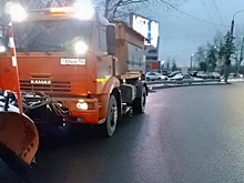 Дорожники обрабатывают улицы Нижнего Новгорода от гололеда