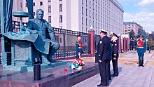 В Москве к памятнику маршалу Советского Союза Василевскому возложили цветы