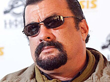 Шарлиз Терон уличила Стивена Сигала в лишнем весе и позерстве