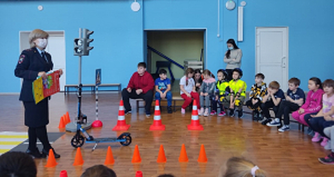 В Магаданской области сотрудники Госавтоинспекции продолжают обучать детей навыкам безопасного поведения на дороге