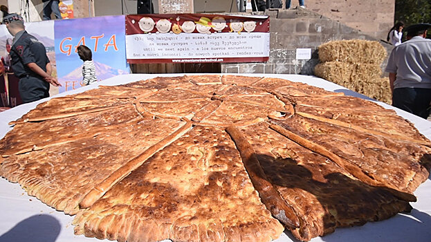 Армянская гата попала в книгу рекордов и поразила итальянцев