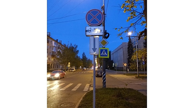 С сегодняшнего дня нельзя парковаться на участке ул. Козлёнской в Вологде
