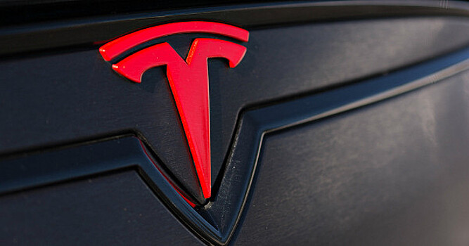 Tesla наняла эксперта для разработки систем автопилота
