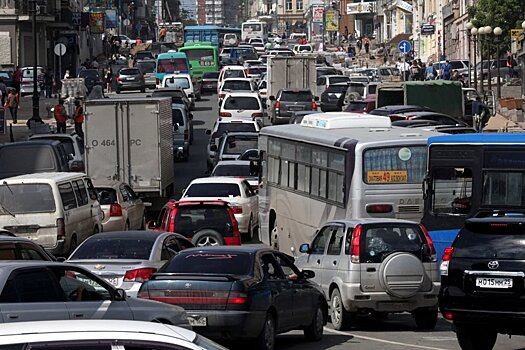 Строить парковки в дальневосточных городах негде или некому