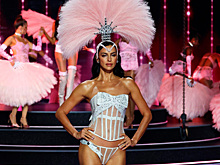 Софиты, ангелы и кружево: лучшие образы с Victoria’s Secret Fashion Show 2025