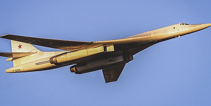 В России испытали модернизированный бомбардировщик-ракетоносец Ту-160