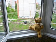 За неделю в Орловской области два ребенка выпали из окон