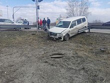 «Тойоту» выбросило с Советского шоссе после столкновения со встречной машиной