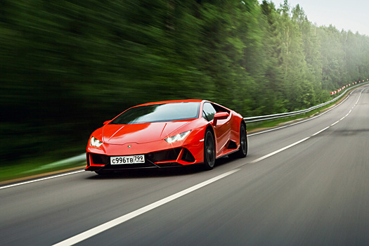 На суперкаре Lamborghini по обычным дорогам: как и зачем?