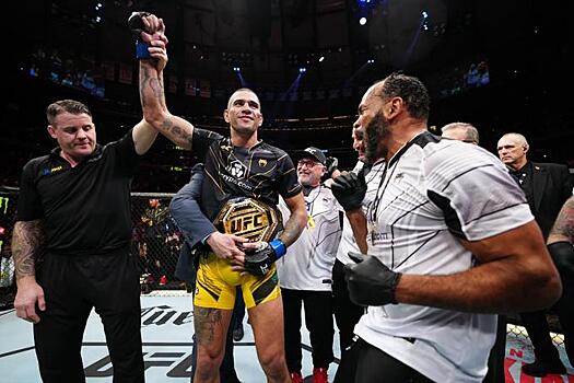 Адесанья и Эспарза потеряли свои титулы. Результаты UFC 281