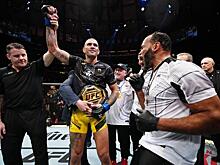 Адесанья и Эспарза потеряли свои титулы. Результаты UFC 281