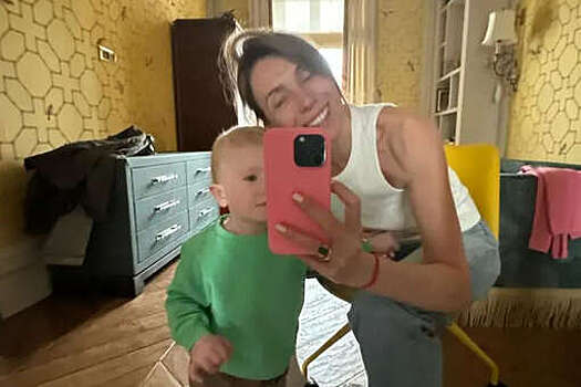 Блогерша Светлана Бондарчук поделилась редким фото с сыном
