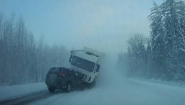 Появилось видео страшной аварии, унесшей жизни трех человек в Архангельской области