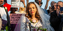 Свадьба за решеткой: Джулиан Ассанж женился на своем адвокате Стелле Моррис