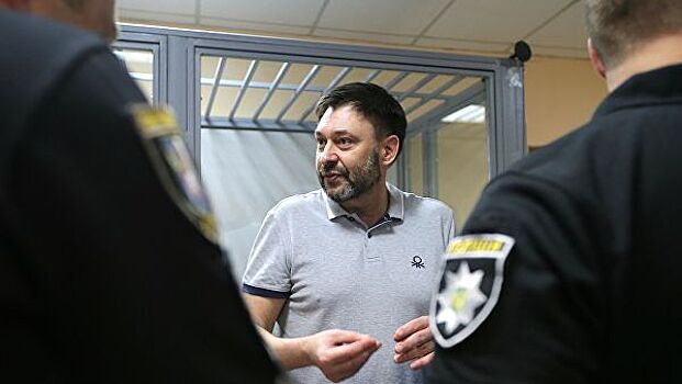 Вышинский попросил освободить его под личное обязательство