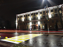 Возле одной из школ Брянска появился первый в региональной столице проекционный пешеходный переход