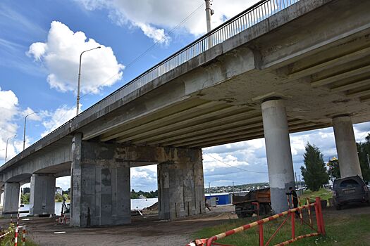 Многострадальный мост через Костромку хотят заасфальтировать к концу лета