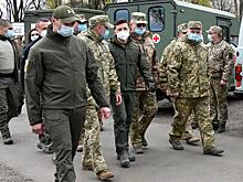 Зеленский нахлобучит каску, возьмет автомат и поднимет хлопцев в атаку со словами "Героям слава"