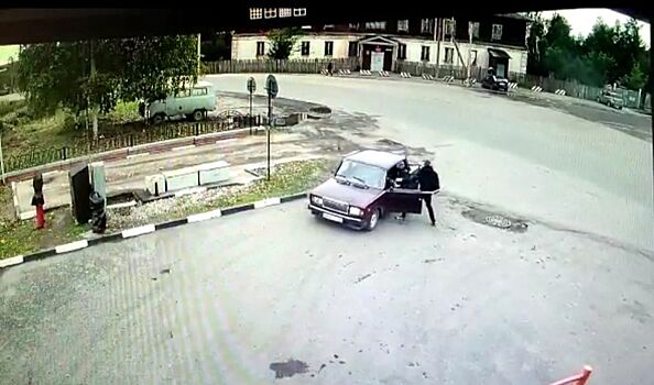 Боевик по-костромски: подростки выкинули водителя из салона и угнали «Урал»