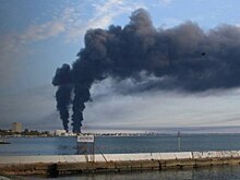 Режим ЧС введен из-за пожара на нефтебазе в Феодосии