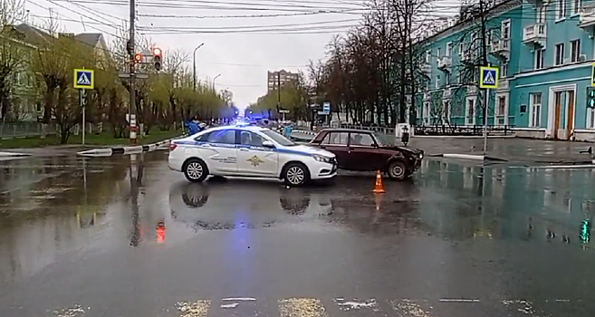Два человека пострадали в ДТП на перекрестке в Дзержинске