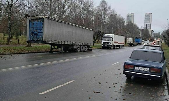 На Калинина от Сурикова до Попова запретят стоянку транспорта