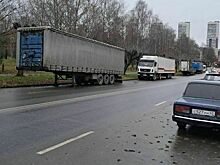 На Калинина от Сурикова до Попова запретят стоянку транспорта