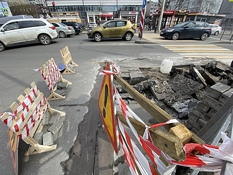 В Калининграде провал дороги на Горького спровоцировал пробки