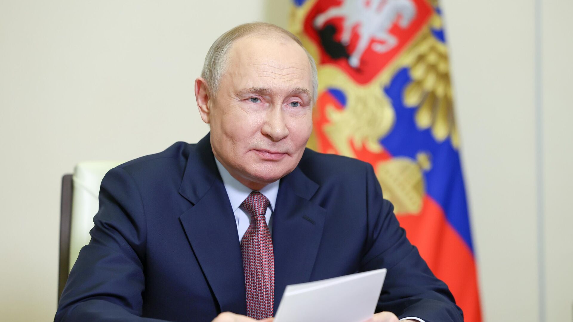 Путин заявил, что старается не есть в позднее время