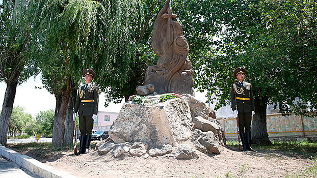 В Армении состоялась церемония открытия памятника в честь героев-защитников