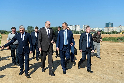 Евгений Солнцев показал полпреду президента строящийся дублер улицы Чкалова в Оренбурге