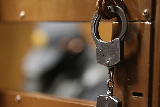 Пьяный рецидивист в Магадане угнал Лексус и поехал в ночной клуб