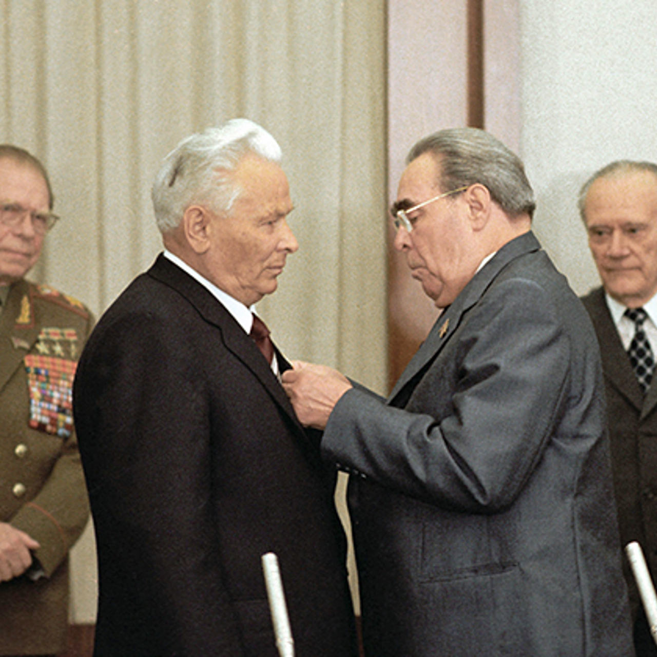 Почему Леонид Брежнев обращался к психологу из-за своих комплексов?