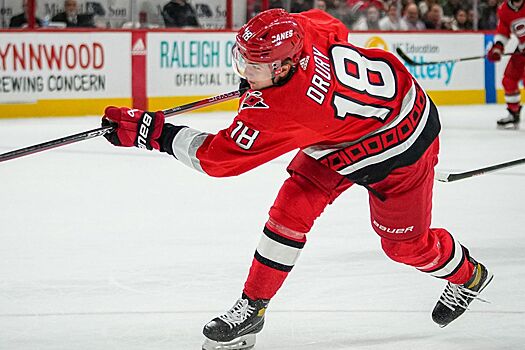 «Каролина» подписала новый контракт с нападающим Джеком Друри